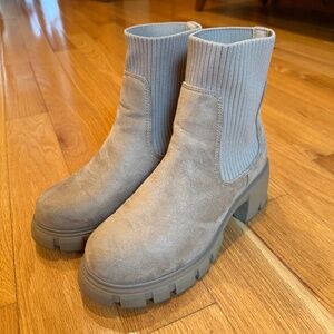 Universal Thread Boots